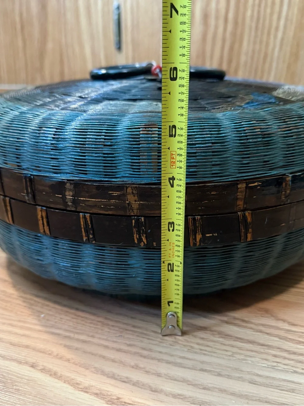ANTIQUE CHINESE HAND WOVEN BAMBOO BASKET W/LID & GLASS HANDLES,BEADS,COINS